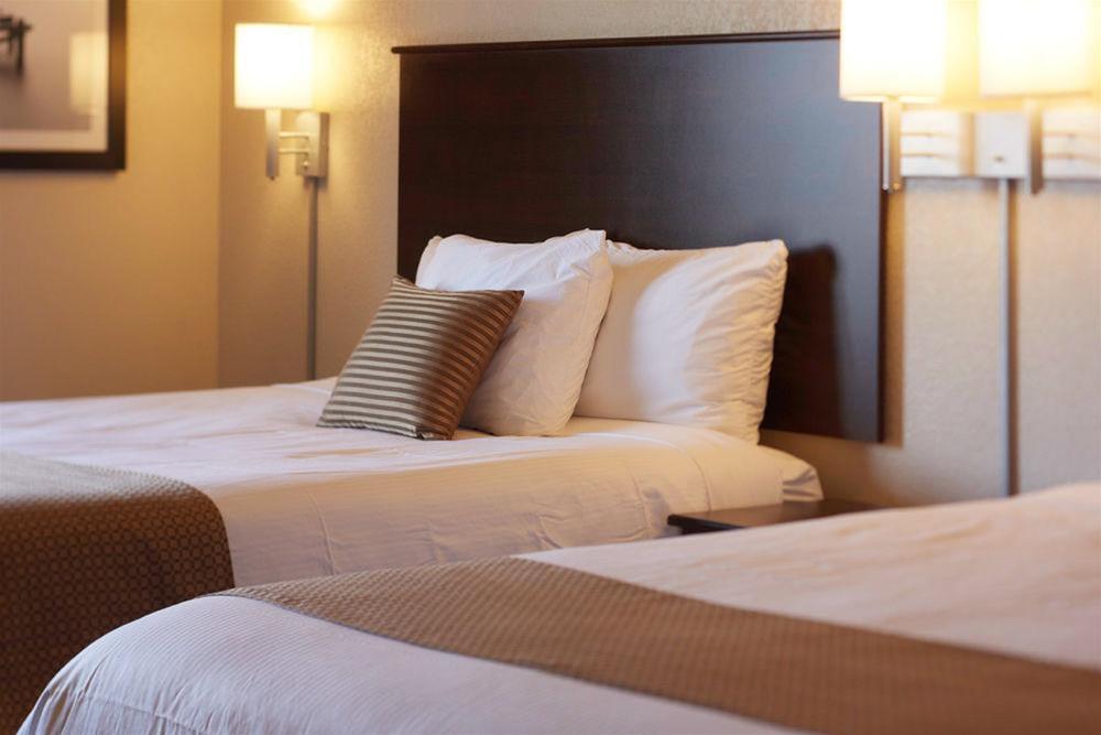 Quality Inn & Suites Estevan Buitenkant foto