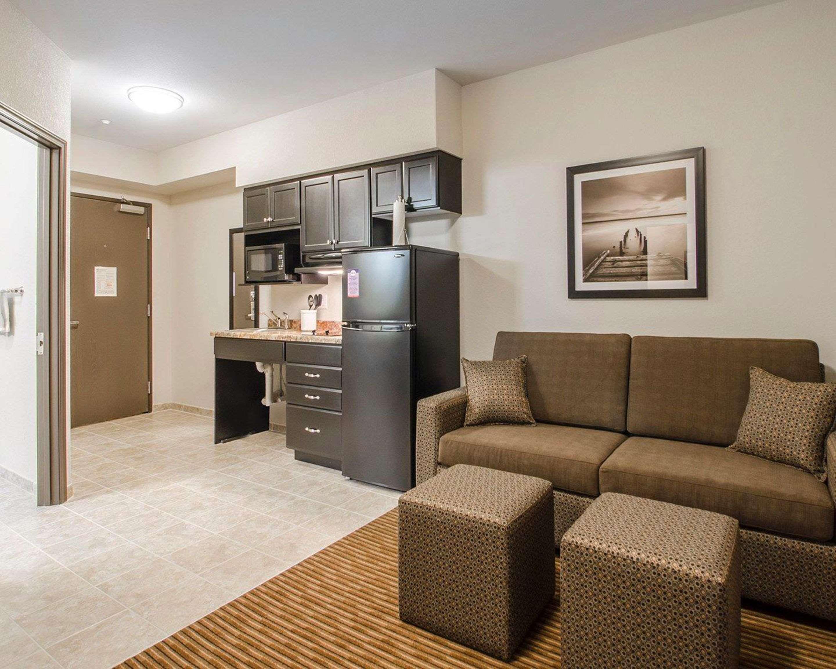 Quality Inn & Suites Estevan Buitenkant foto