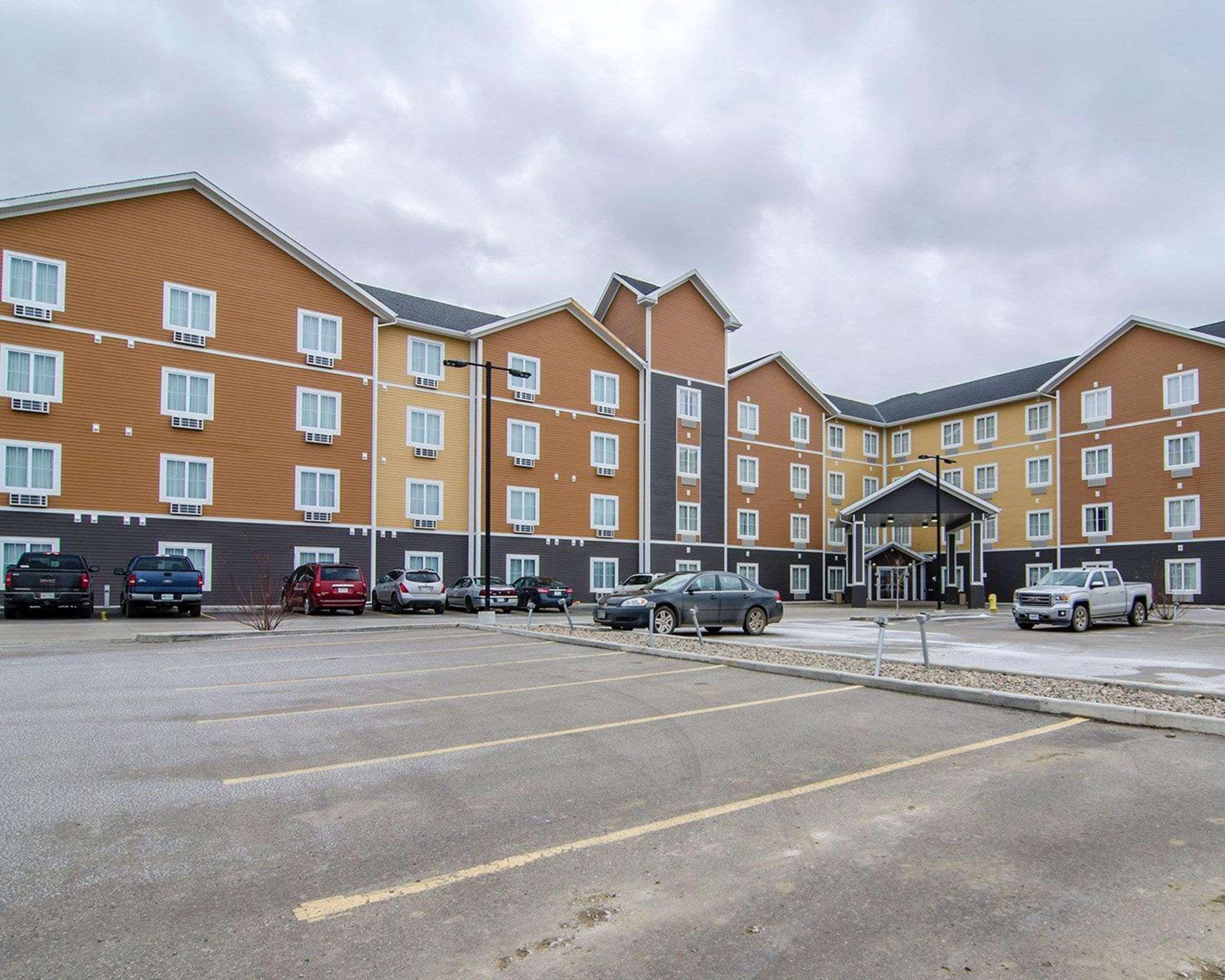 Quality Inn & Suites Estevan Buitenkant foto