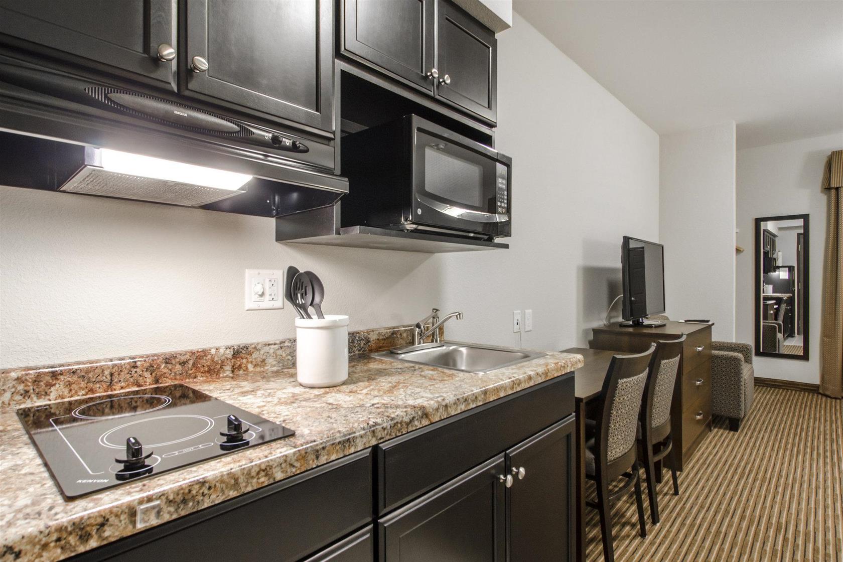 Quality Inn & Suites Estevan Buitenkant foto
