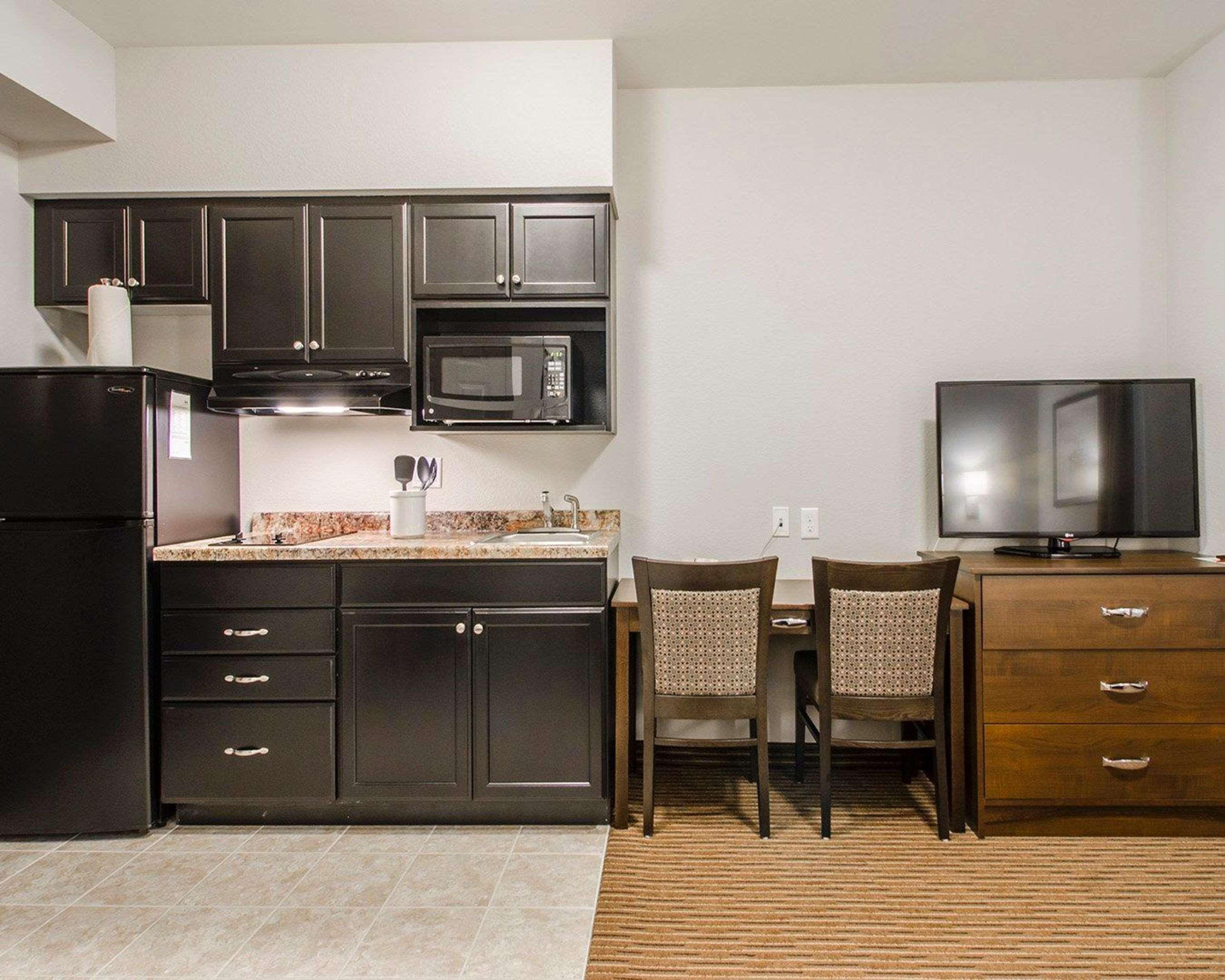 Quality Inn & Suites Estevan Buitenkant foto