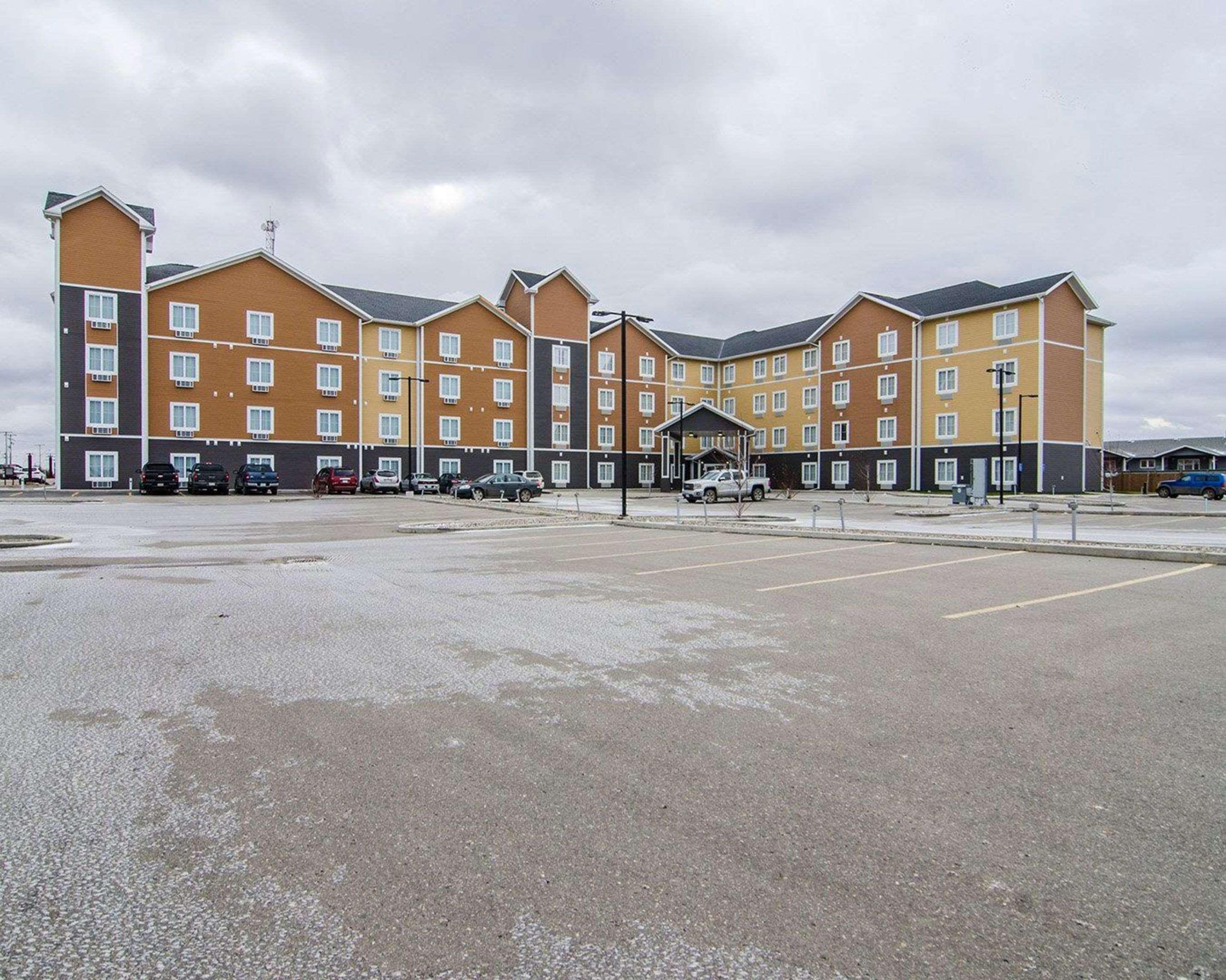 Quality Inn & Suites Estevan Buitenkant foto