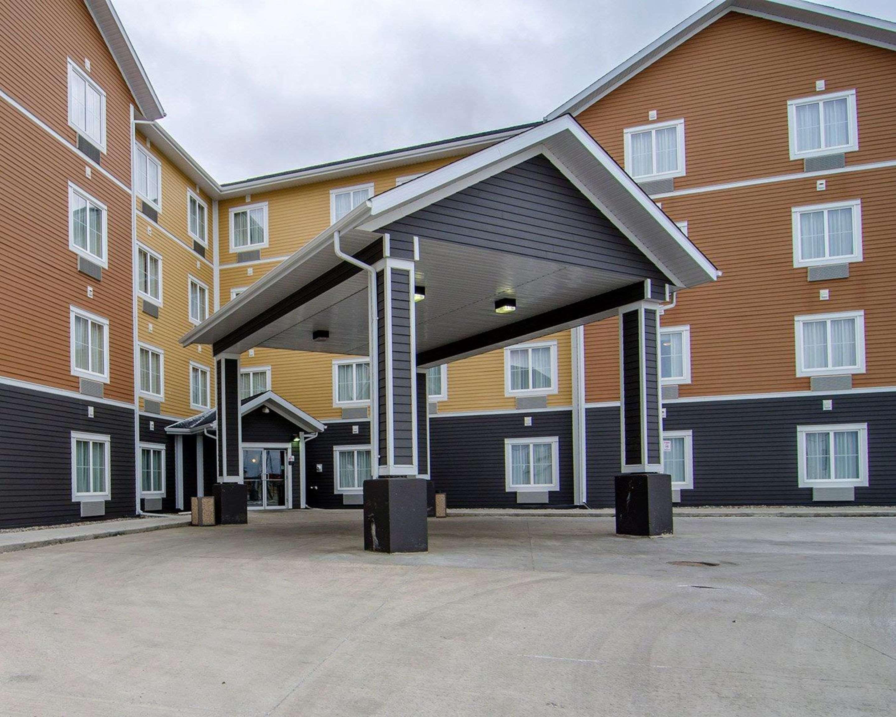 Quality Inn & Suites Estevan Buitenkant foto