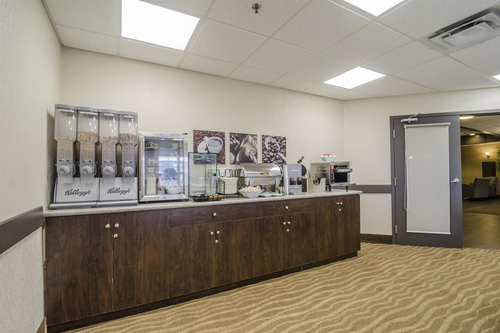 Quality Inn & Suites Estevan Buitenkant foto