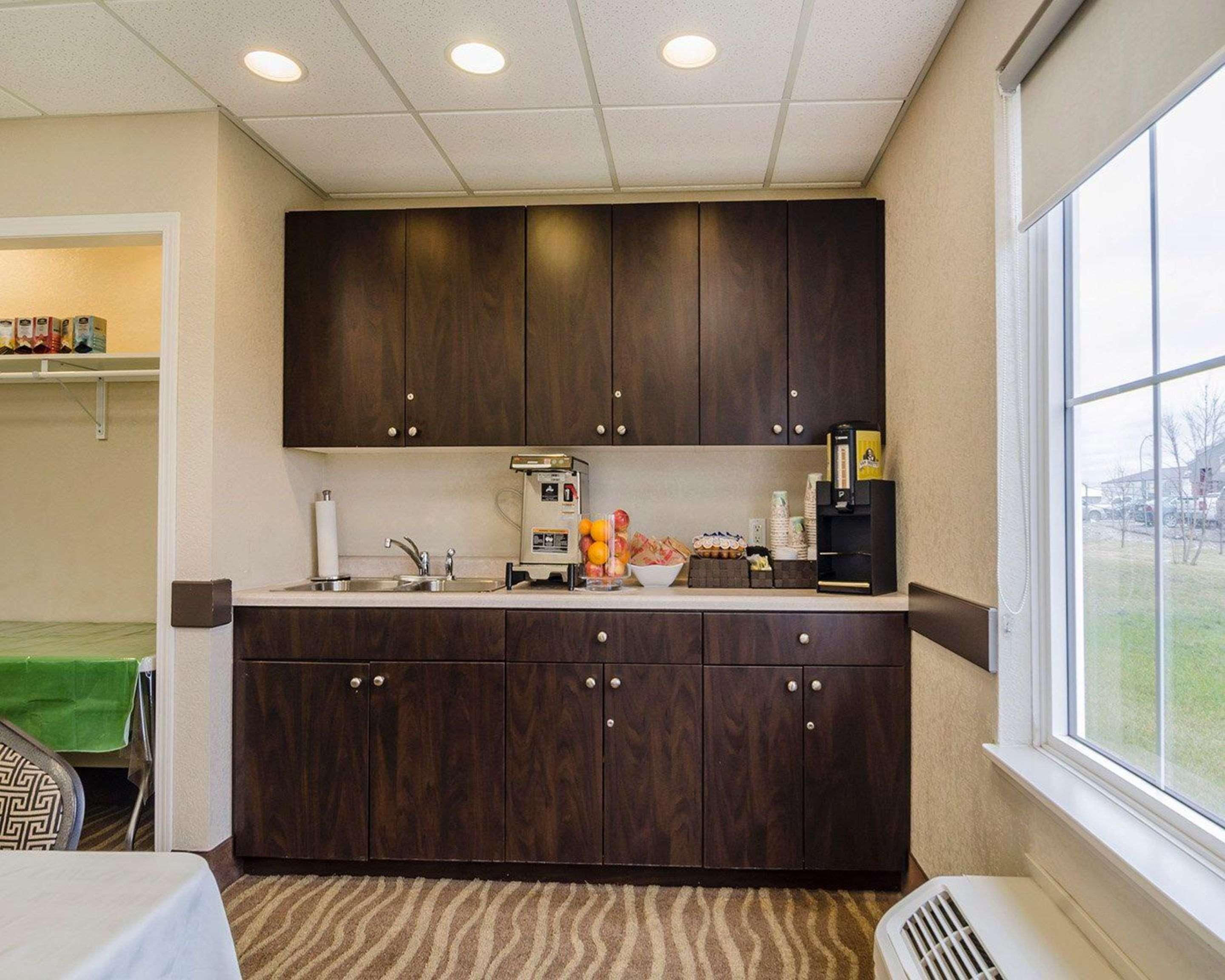 Quality Inn & Suites Estevan Buitenkant foto