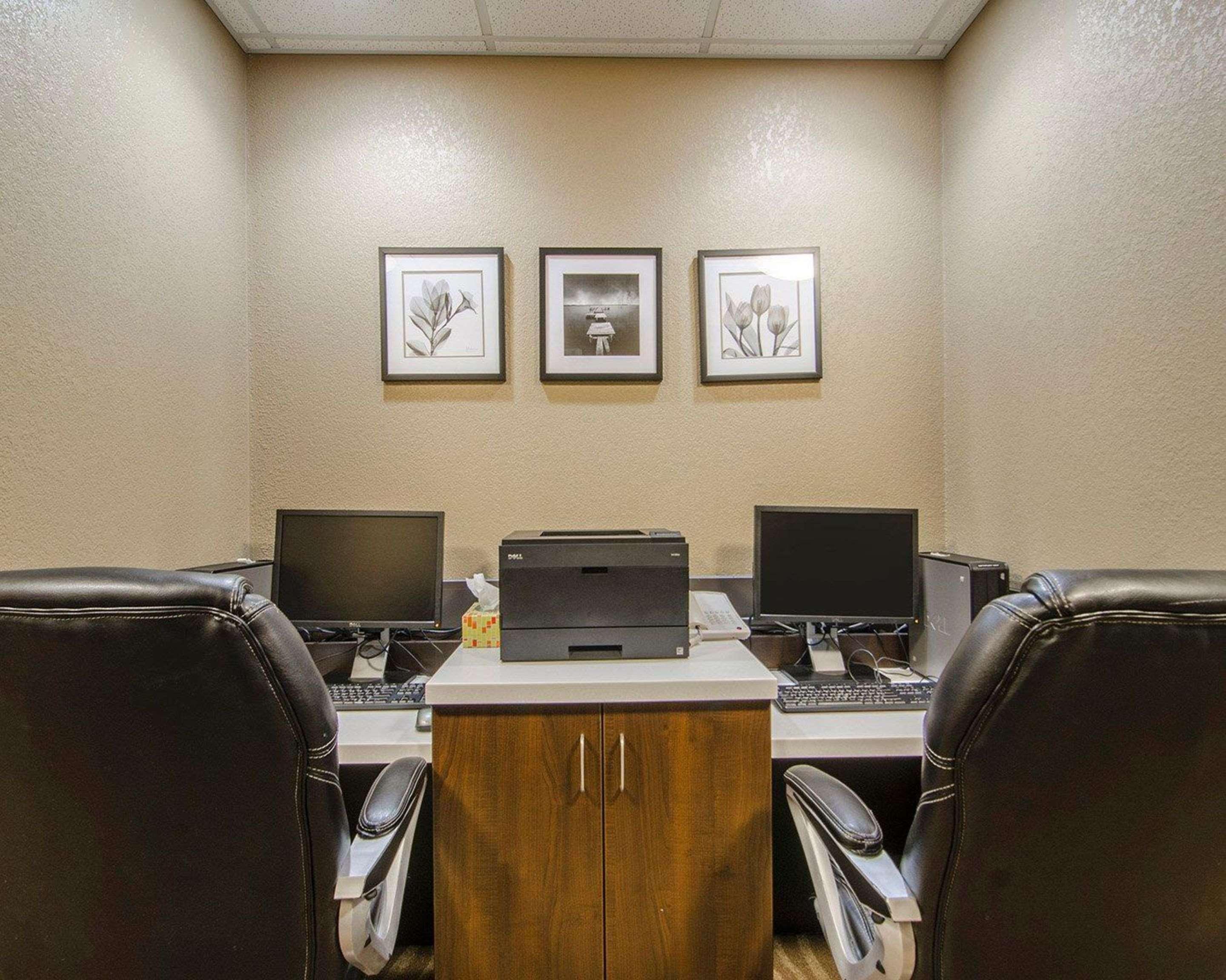 Quality Inn & Suites Estevan Buitenkant foto