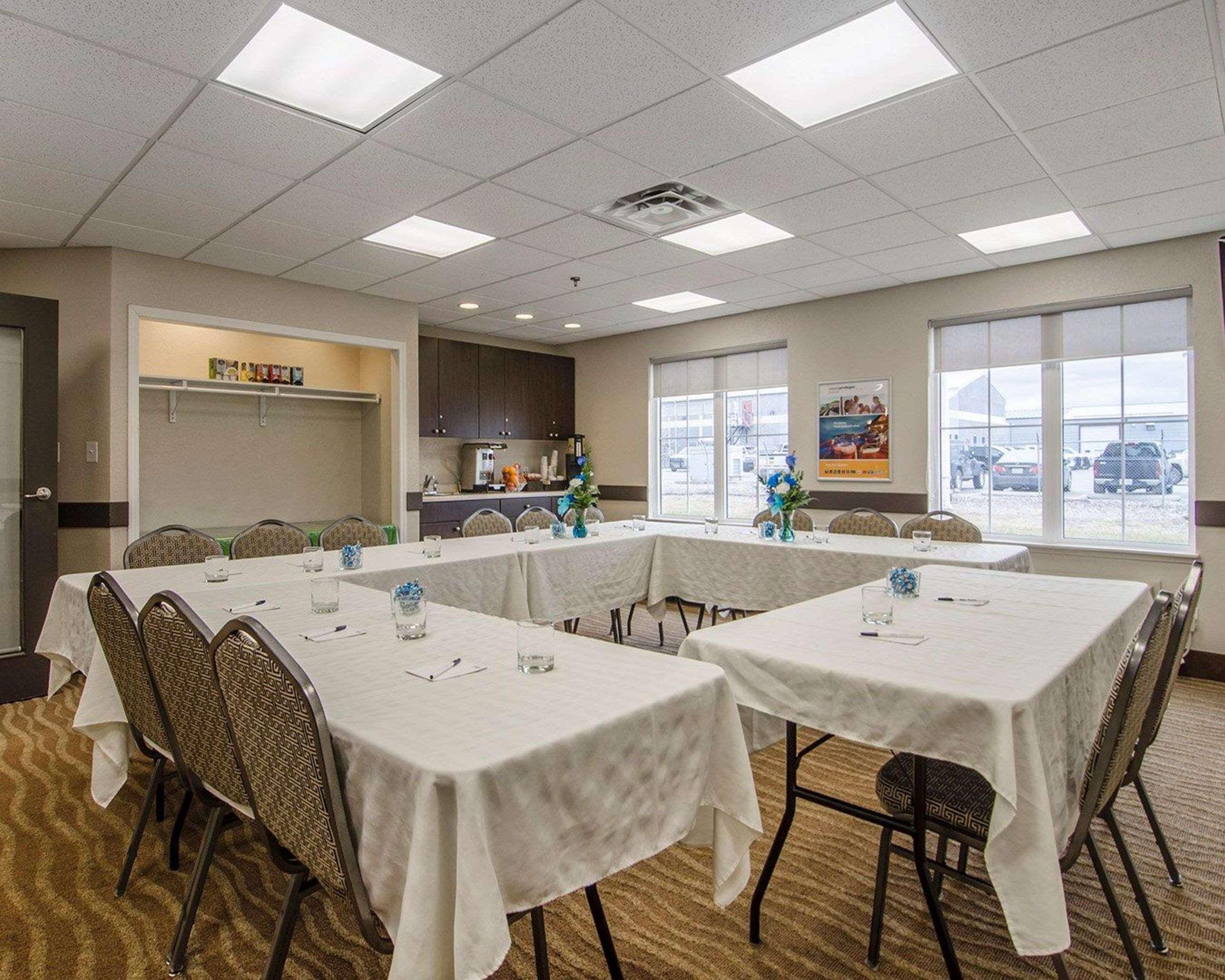 Quality Inn & Suites Estevan Buitenkant foto