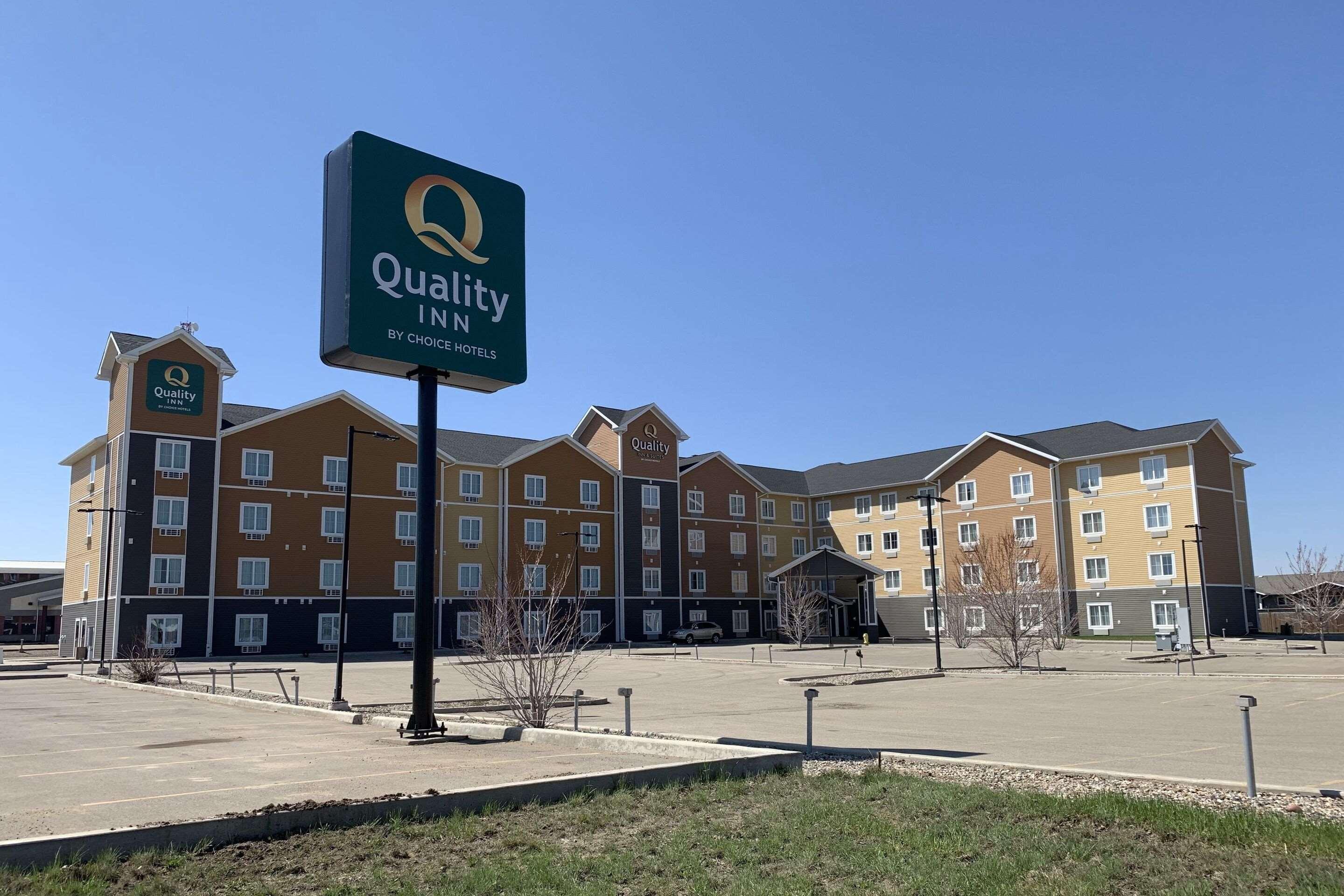 Quality Inn & Suites Estevan Buitenkant foto