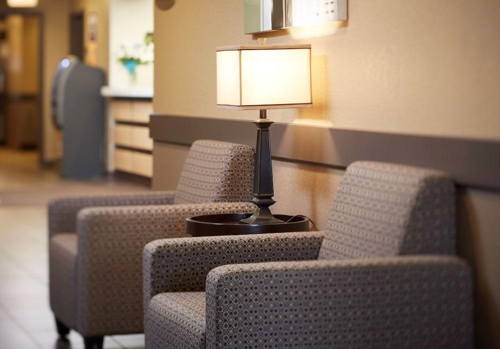 Quality Inn & Suites Estevan Buitenkant foto
