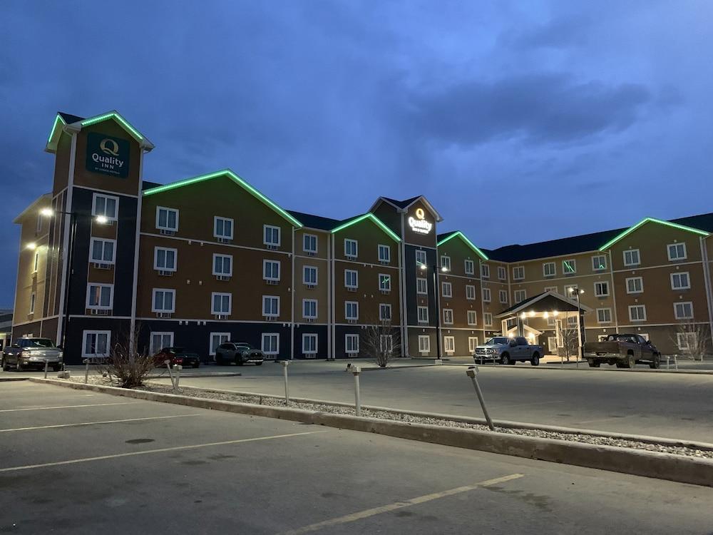 Quality Inn & Suites Estevan Buitenkant foto