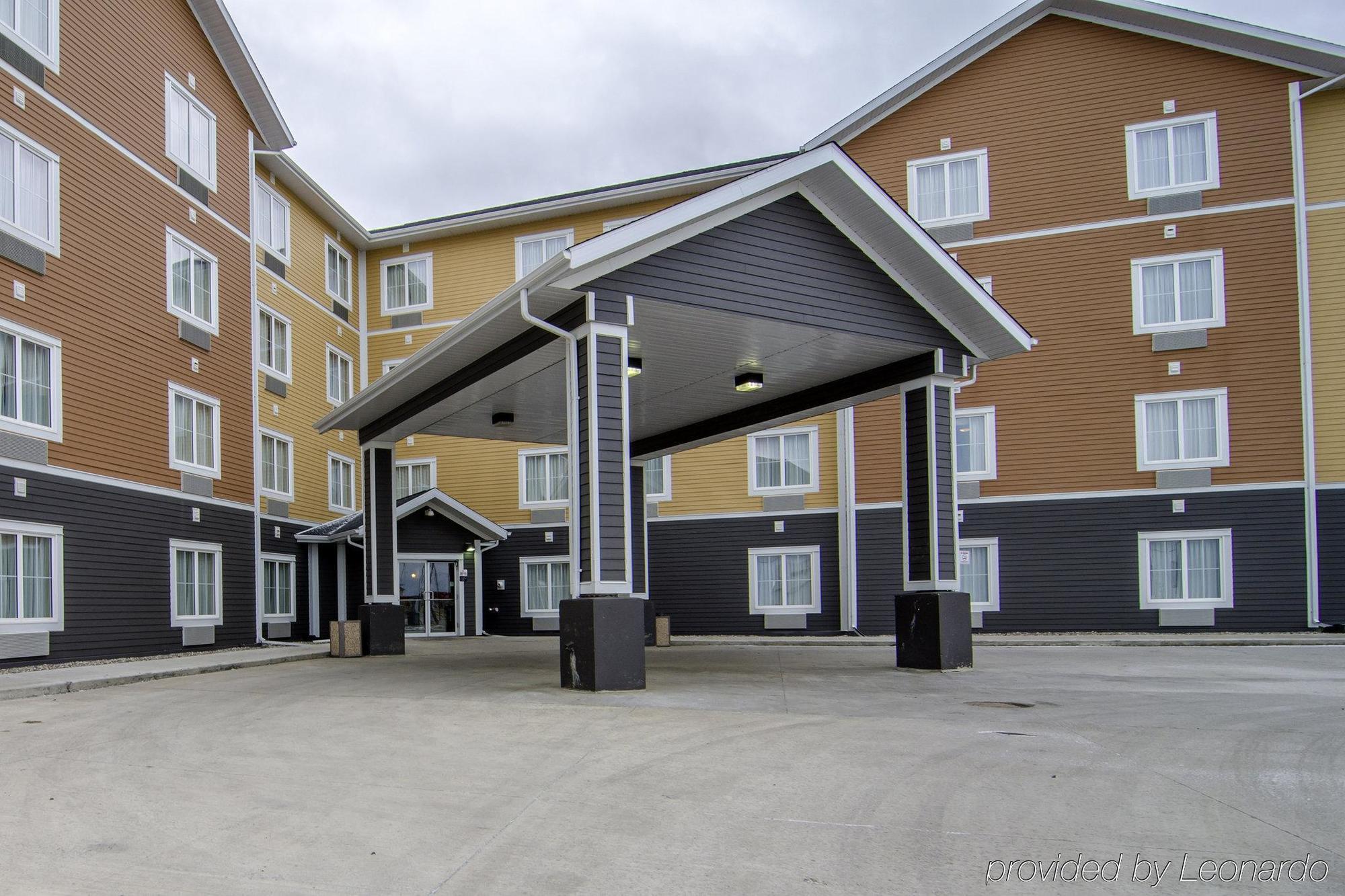 Quality Inn & Suites Estevan Buitenkant foto