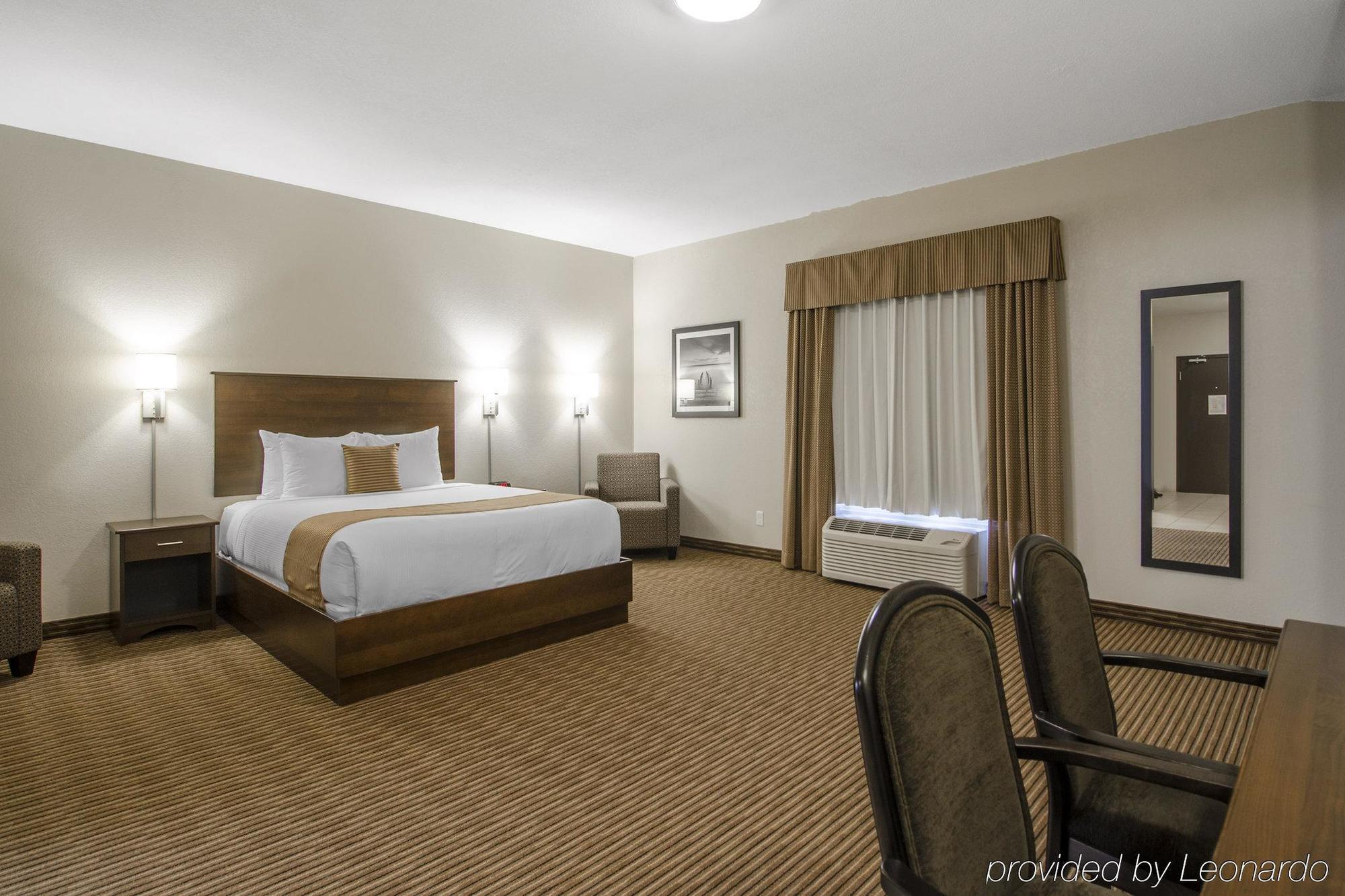 Quality Inn & Suites Estevan Buitenkant foto