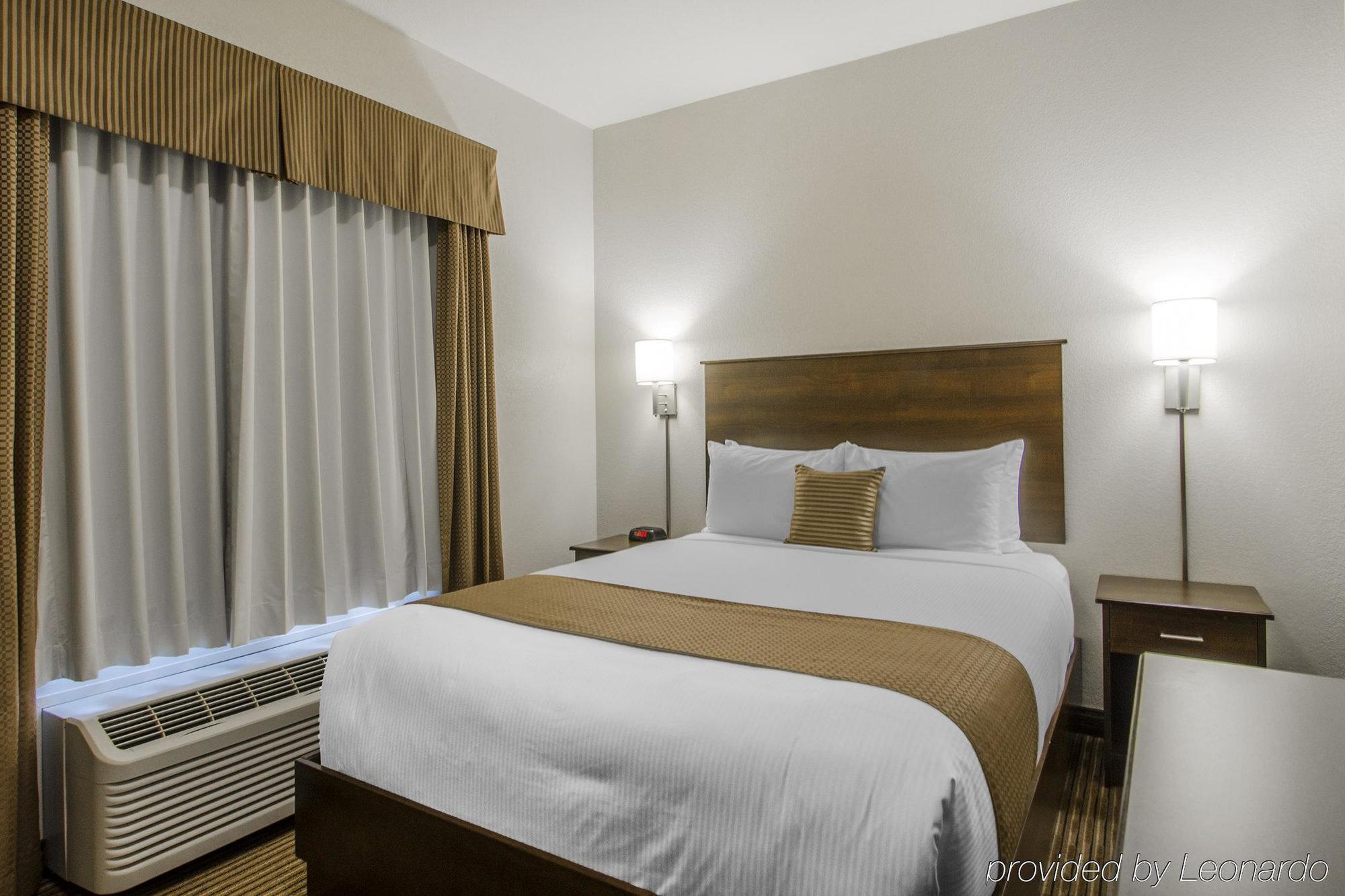 Quality Inn & Suites Estevan Buitenkant foto